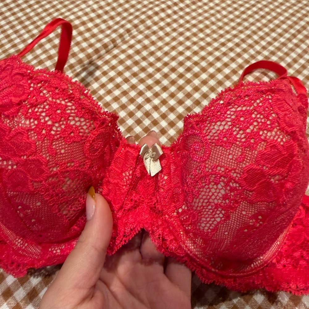 Victoria’s Secret Red Lace Bra with Underwire and Gold Bow - Picture 2 of 4